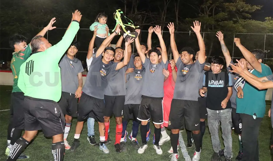 Chamacos Cayuco terminó por festejar una victoria que labró primero con intensidad y luego rubricó con oficio. Diego Pérez/CP