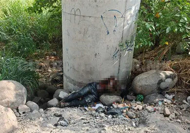 Hallan cadáver debajo de puente Hallan cadáver debajo de puente