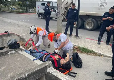 Impactan a joven y lo dejan malherido Impactan a joven y lo dejan malherido