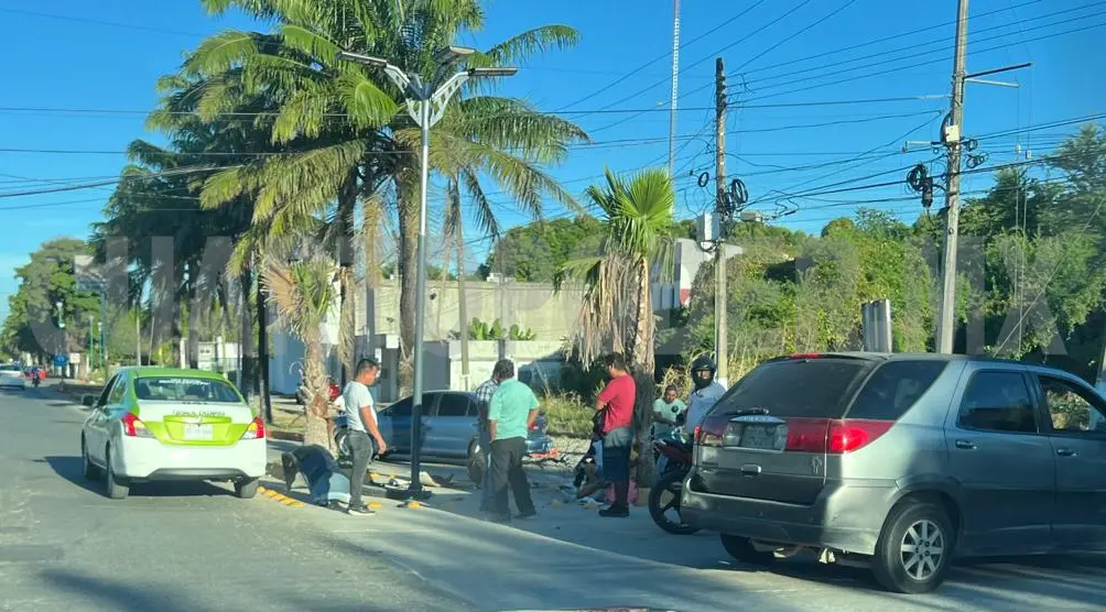 Embiste a jóvenes y se da a la fuga
