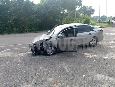 Tres heridos en colisi&oacute;n de combi