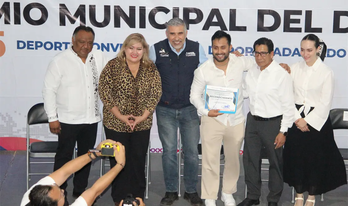 Autoridades municipales encabezaron la entrega del Premio Municipal del Deporte 2025 en Tuxtla Gutiérrez. Cortesía