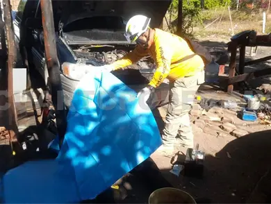 Mecánico muere aplastado por auto Mecánico muere aplastado por auto