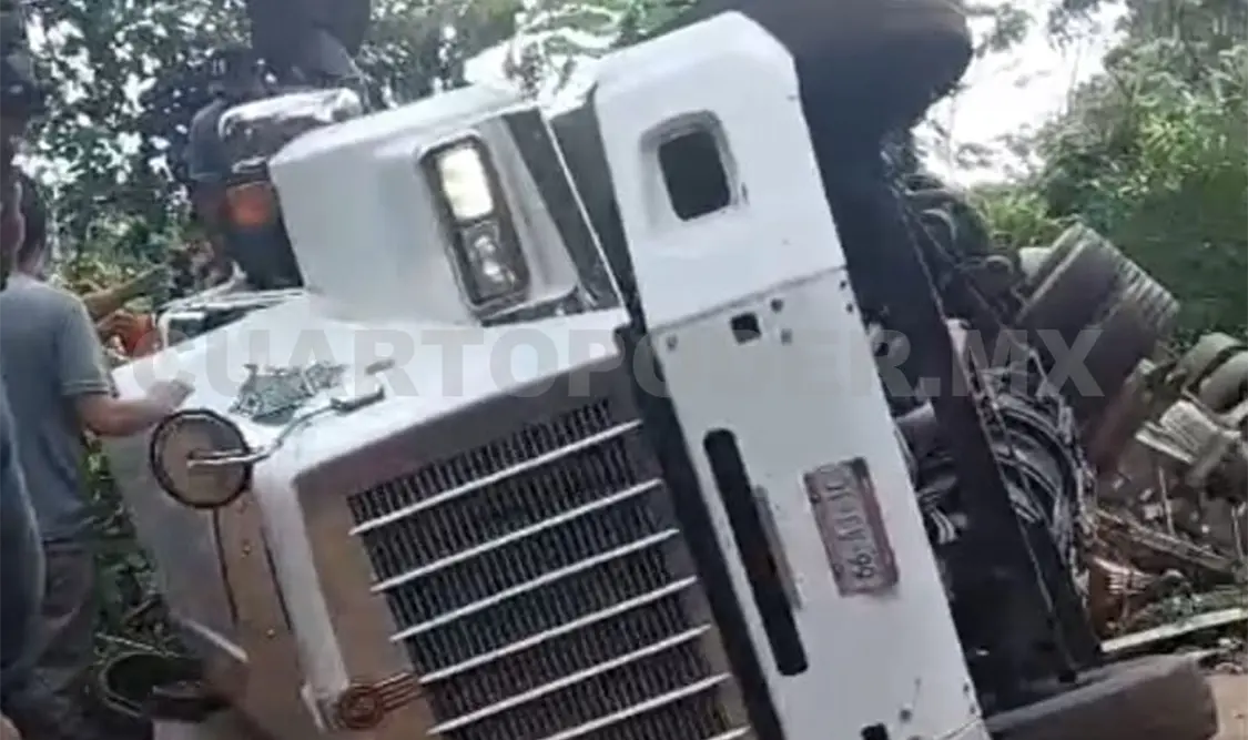 Aparentemente el incidente se dio por el pavimento mojado y una falla mecánica. Genaro Sánchez / CP