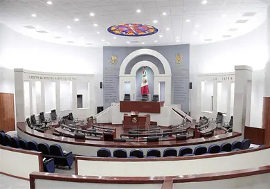 Contra Ley Esposa en SLP que postula mujeres en 2027