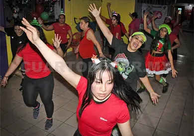 Celebran la temporada con Zumba Navide&ntilde;a