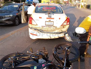 Impacta a moto y deja golpeado al conductor Impacta a moto y deja golpeado al conductor