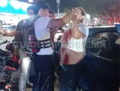 Acaba con el rostro herido Acaba con el rostro herido