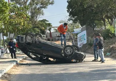 Se accidenta por ir a exceso de velocidad Se accidenta por ir a exceso de velocidad