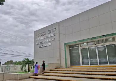 Colapsa drenaje en el hospital general de Huixtla