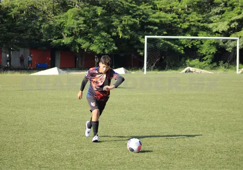 Axel Jim&eacute;nez, un defensa con coraz&oacute;n