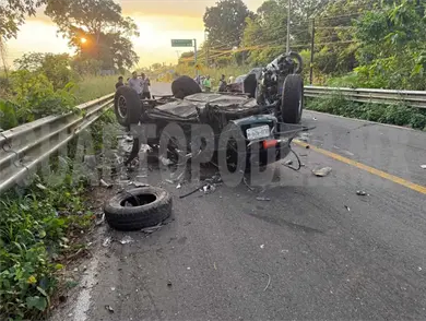 Aparatoso accidente solo salda con da&ntilde;os