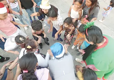 Recorren la capital y regalan sonrisas