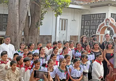 Coro infantil de Bachaj&oacute;n se presenta en SCLC