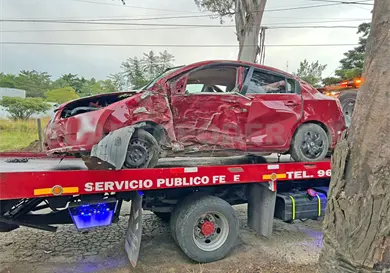 Se estrella contra un &aacute;rbol y luego en barda