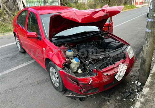 Chocan autos por no respetar la preferencia