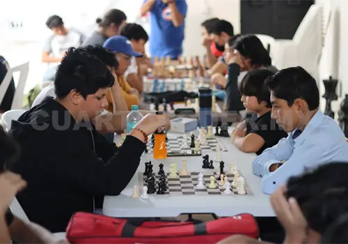 Celebran en el tablero el Himno a Chiapas