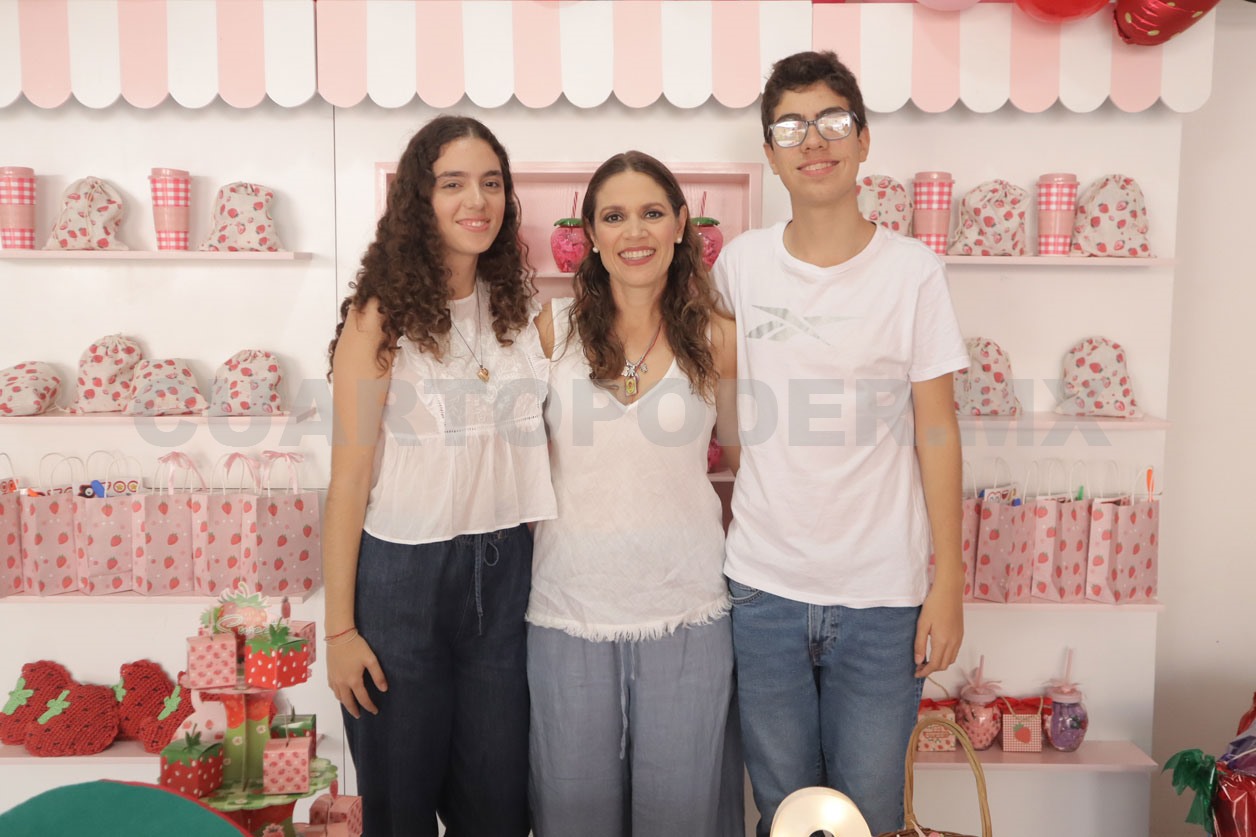 Nicole celebra con una fiesta muy frutal