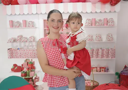 Nicole celebra con una fiesta muy frutal