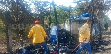 Incendio consume vivienda improvisada Incendio consume vivienda improvisada