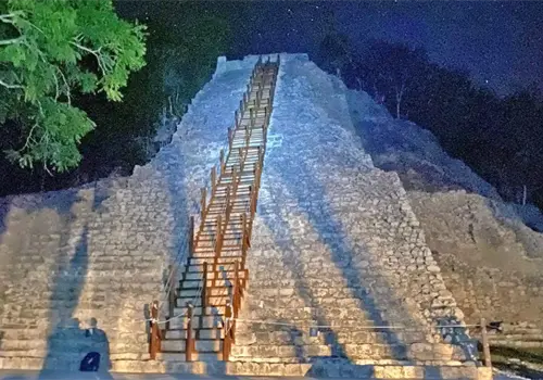 Pir&aacute;mide Nohoch Mul estrena escalinata
