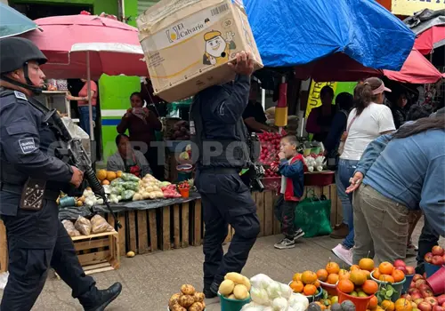 Decomisan pirotecnia en Central de Abastos