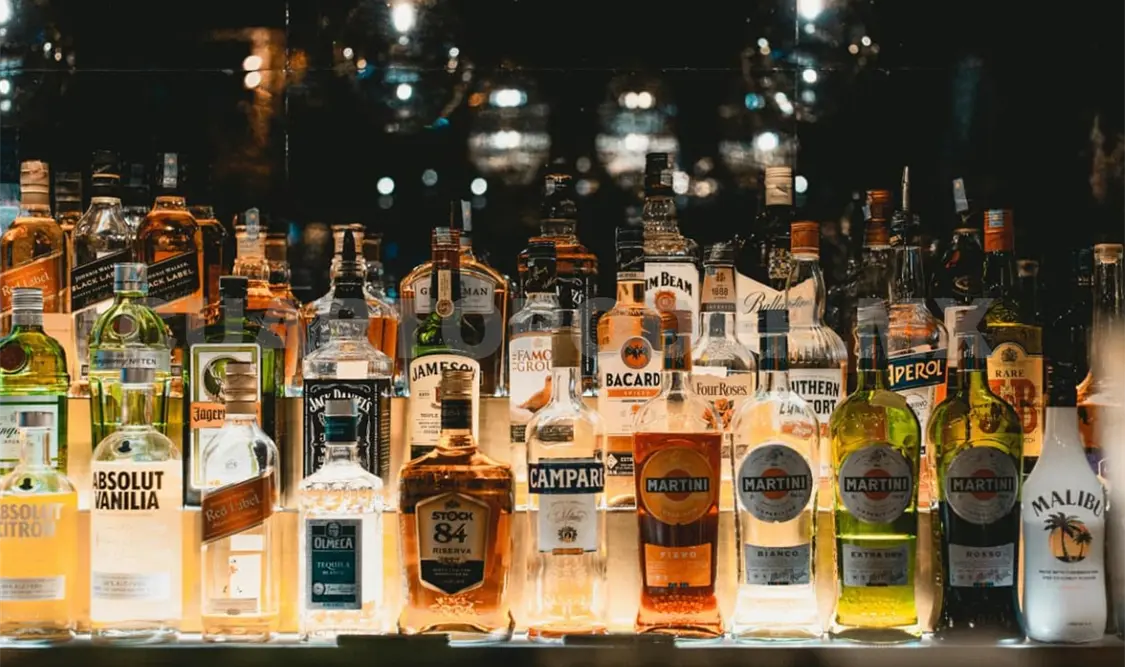 Recomiendan verificar que el marbete no tenga tipografía mala calidad, y consultar el código QR. Diego Pérez / CP