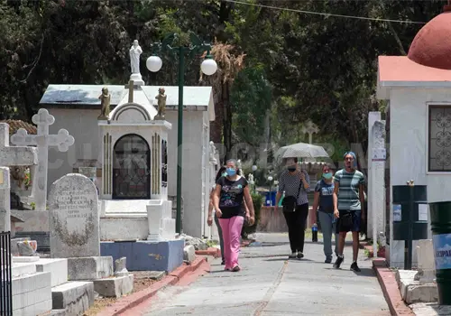 La Navidad también se vive en los panteones La Navidad también se vive en los panteones