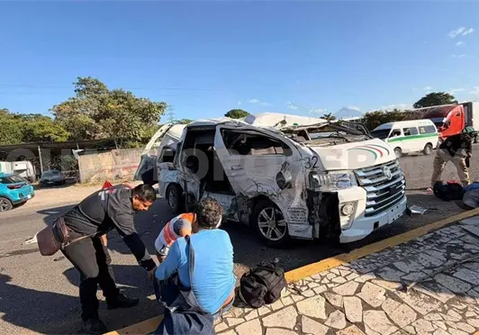 Tr&aacute;gico accidente: dos muertos y seis heridos