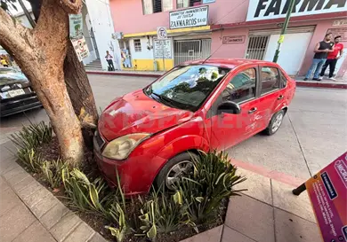 No respetan el paso y se estrellan en el centro