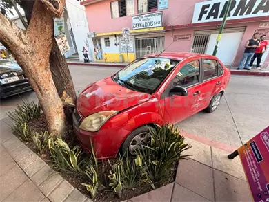 No respetan el paso y se estrellan en el centro