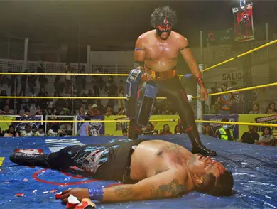 Bulldozer conquista el Campeonato de Peso Completo Bulldozer conquista el Campeonato de Peso Completo