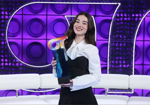 Cristina Lora Cristina Lora