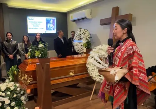 Aislinn reflexiona después del caos Aislinn reflexiona después del caos