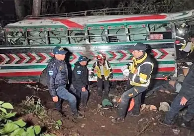 Accidente de autob&uacute;s deja 15 muertos