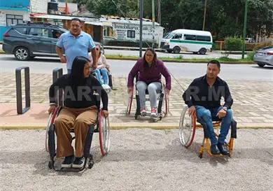 Abren pista de hielo a personas con discapacidad en SCLC