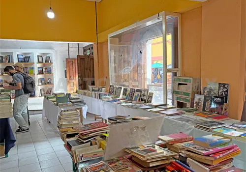 El libro no está en extinción: vendedor El libro no está en extinción: vendedor