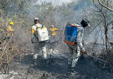 Sofoca PC fuerte incendio en Arriaga