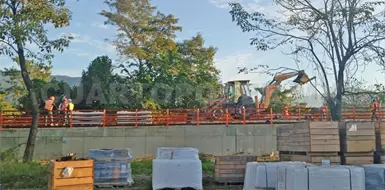 Paran construcción de tren por falta de pago a empleados Paran construcción de tren por falta de pago a empleados