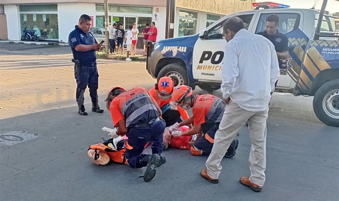 SAE proporcionó la ayuda prehospitalaria al adulto mayor atropellado en la colonia 16 de Septiembre. Víctor Sánchez / CP