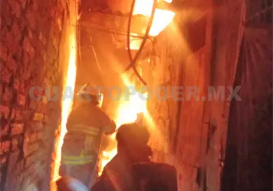 Arde domicilio en la colonia Los Milagros