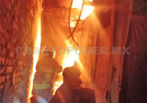 Arde domicilio en la colonia Los Milagros