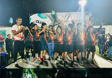 Clausura con broche de oro