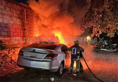 Se incendian veh&iacute;culos en la colonia Kil&oacute;metro 4