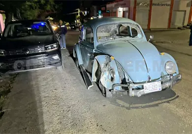 Ebrio se estampa en unidad estacionada