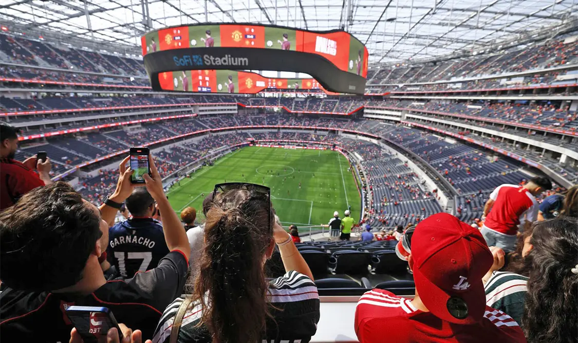 Se espera una enorme afluencia de aficionados, la mayoría de los Estados Unidos, al ser anfitriones. Agencias