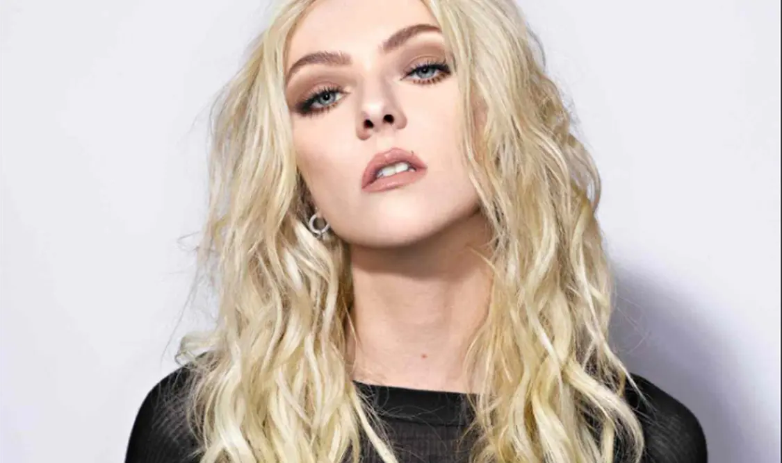 Momsem abrirá concierto de AC/DC