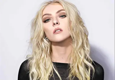 Momsem abrir&aacute; concierto de AC/DC