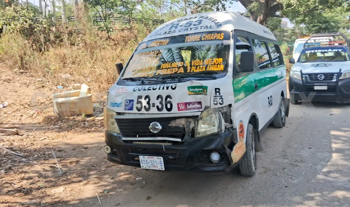 El colectivero y el vehículo particular se accidentaron por corte de circulación. Ulises Villalobos / CP