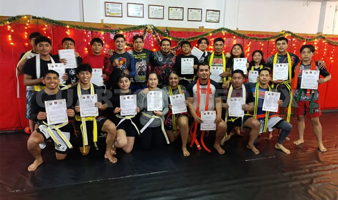 Alumnos de Jaguar Warrior Academy tras su evaluación y cambio de grado en Jiu Jitsu Brasileño y Kick Boxing. Cortesía